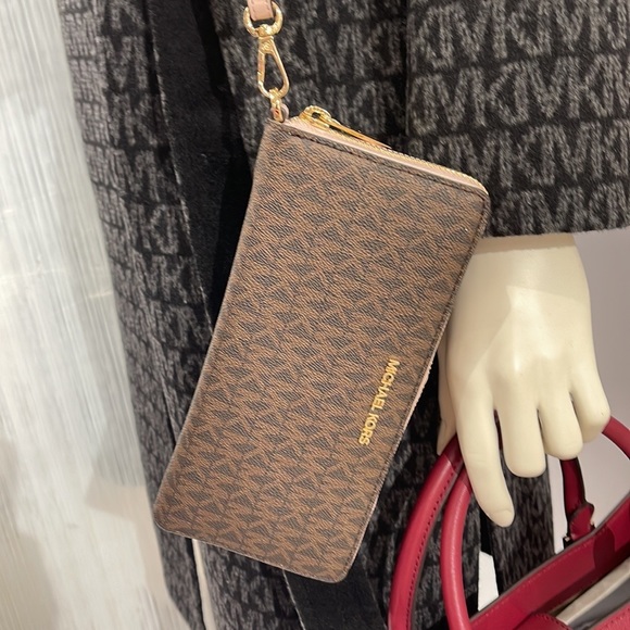 Michael Kors Jet Set Travel Large Travel CONTINENTAL wallet-wristlet-phoneholder - Picture 4 of 16